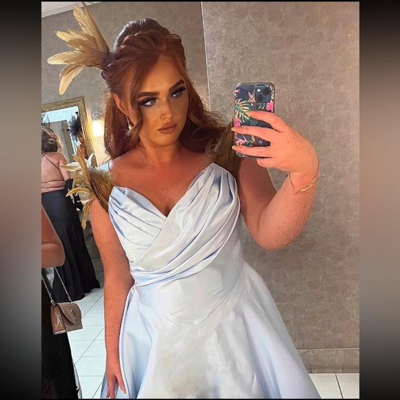 Custom dress - Picture 3 of 3